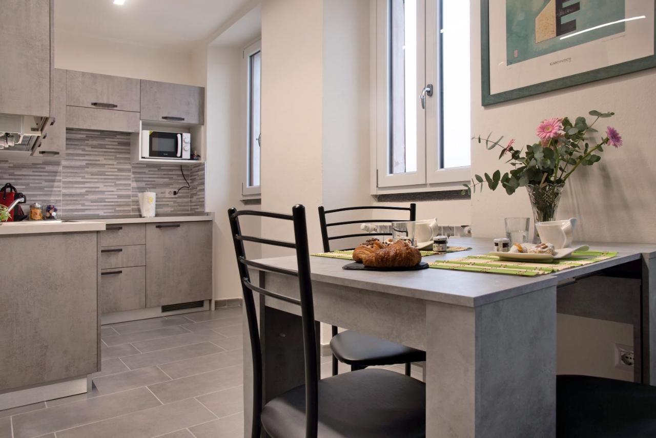Efihouse Lago Maggiore Apartment Luino Bagian luar foto